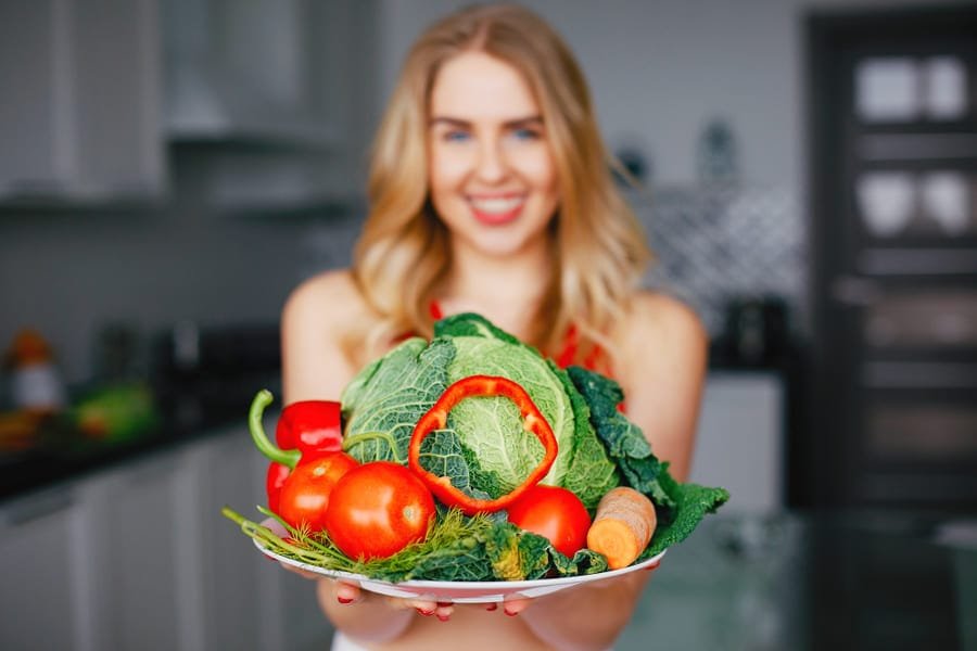 sports-girl-kitchen-with-vegetables (1)