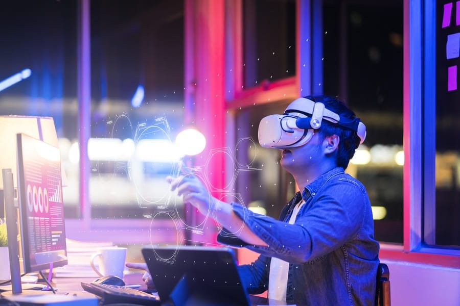 The Metaverse Navigating the Virtual Reality Future